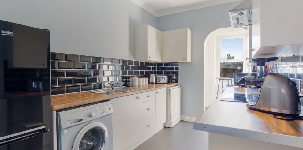 Bright modern kitchen.