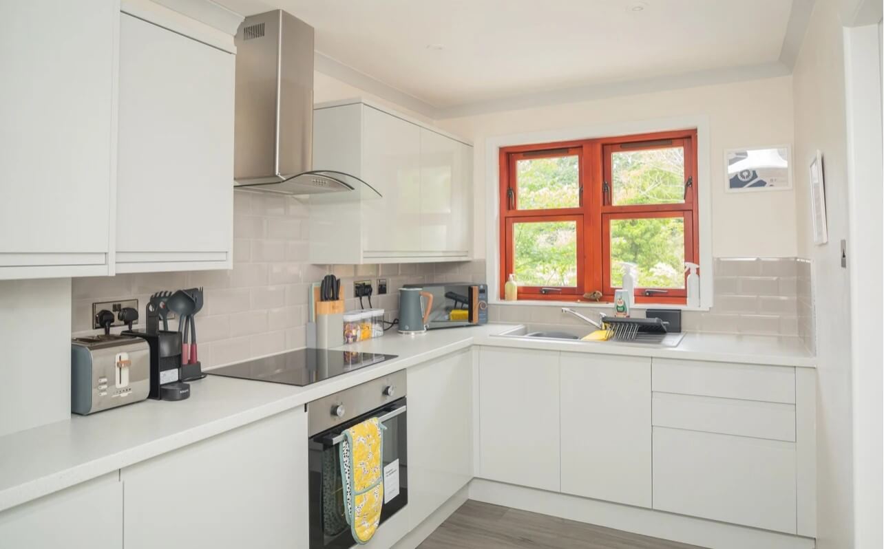 A picture of a kitchen at Tig Cottage.