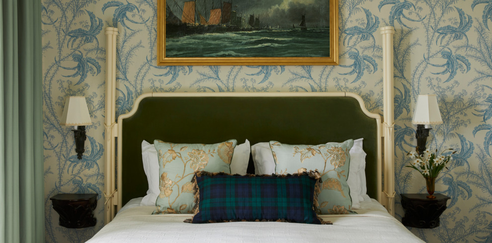 Elegantly decorated bedroom.