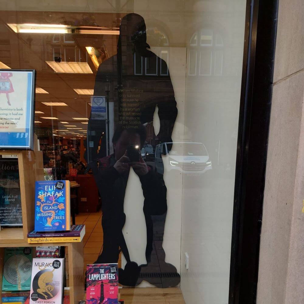 Silhouette of Robert the Bruce in shop window.