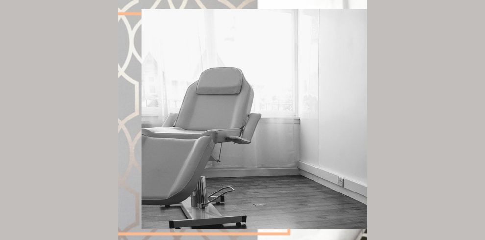 Photographic image on a recliner chair in a treatment room.