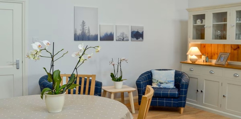 A picture of the seating/dinning area of McGill Cottage.