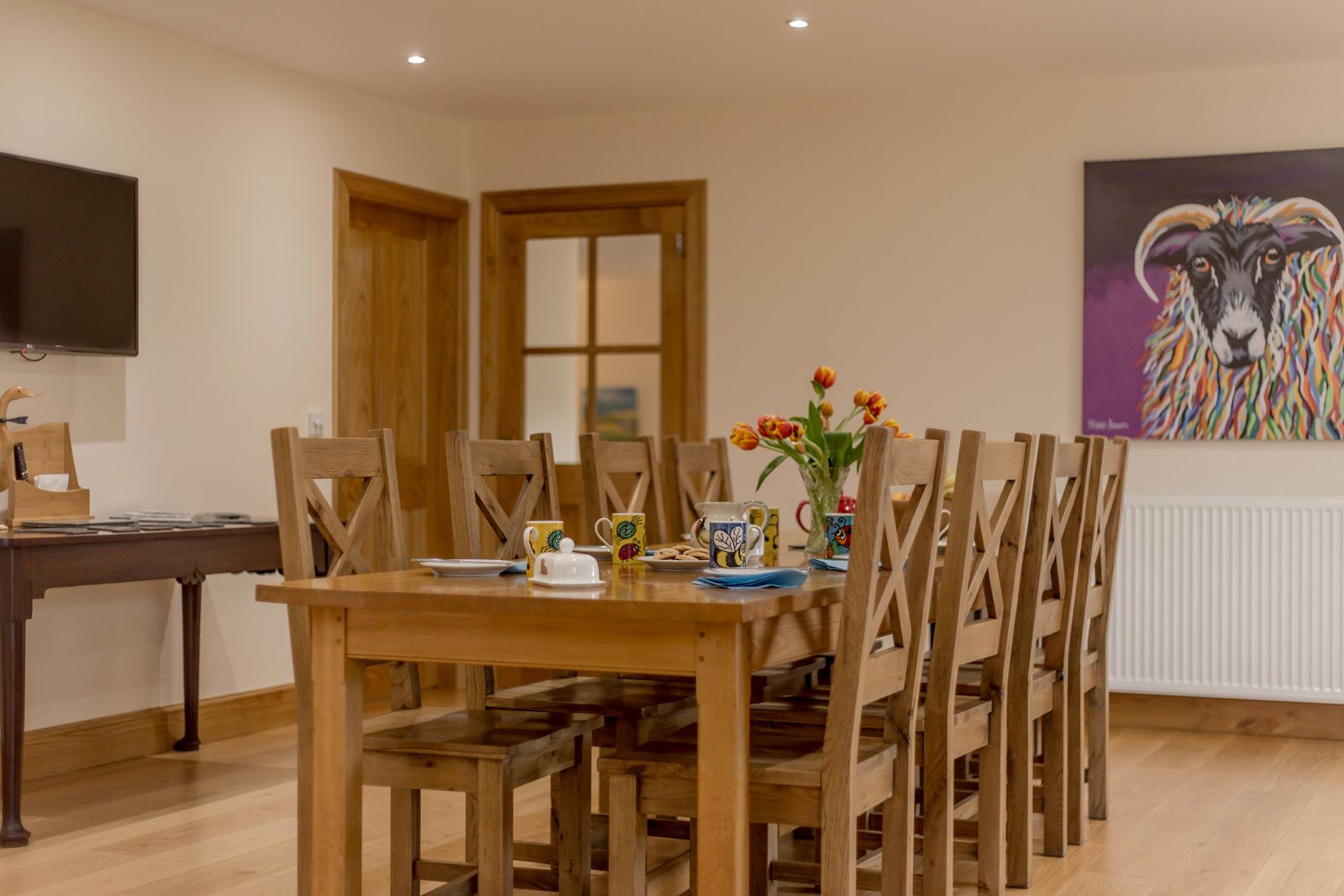 An image of a fully set dining table.