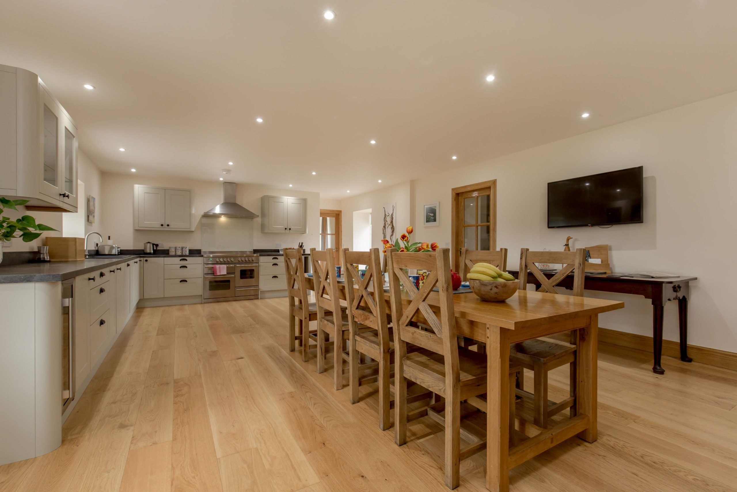 An image of a kitchen and dining area.