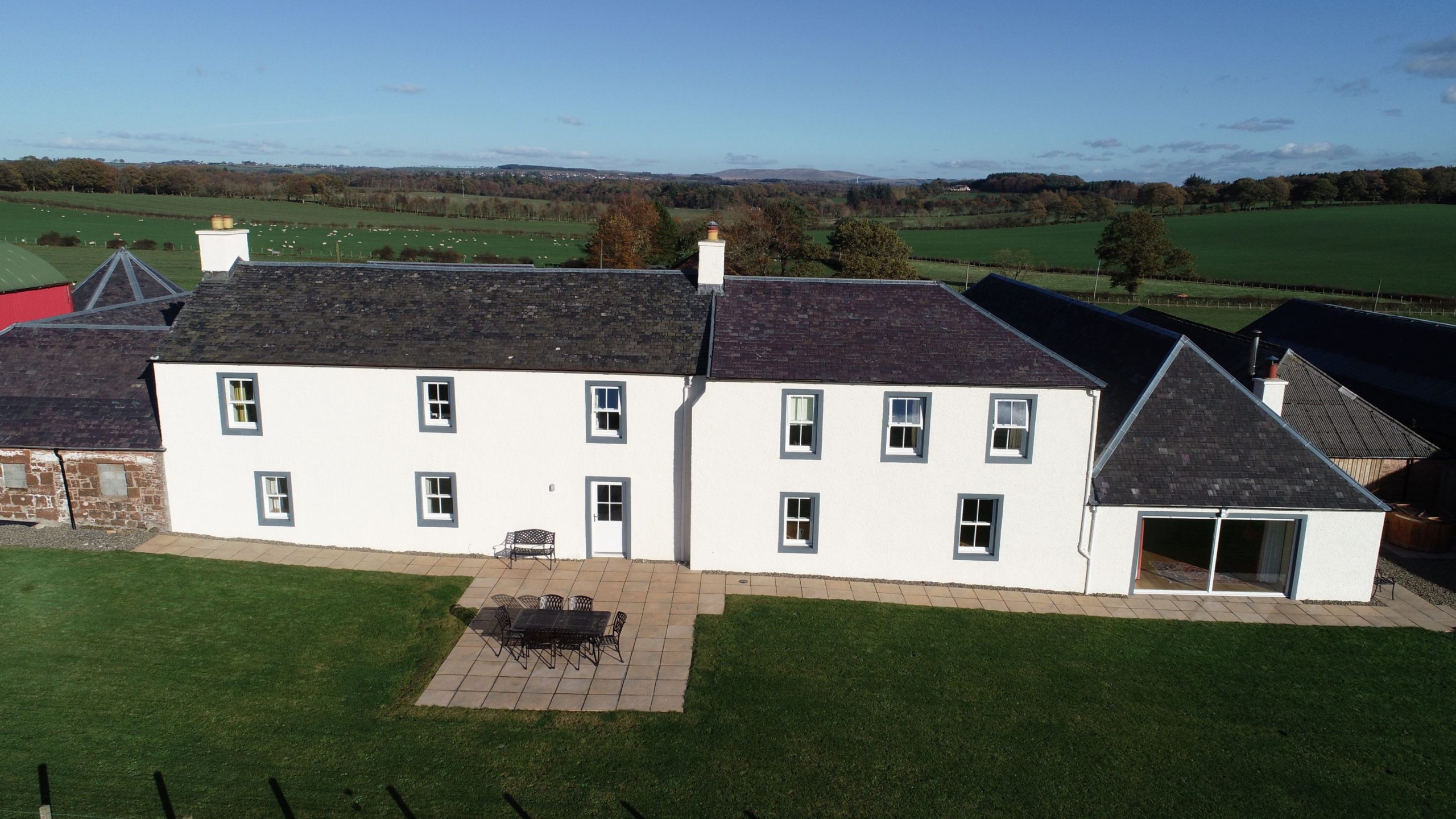 An image of a farmhouse.