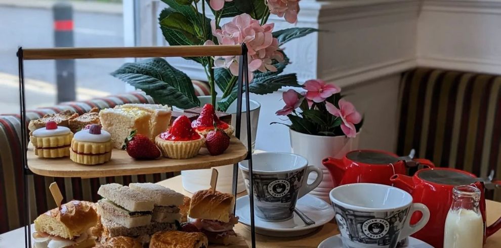 An image of afternoon tea.