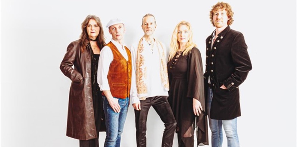 A picture of five cast members of the production Fleetwood Unchanied.