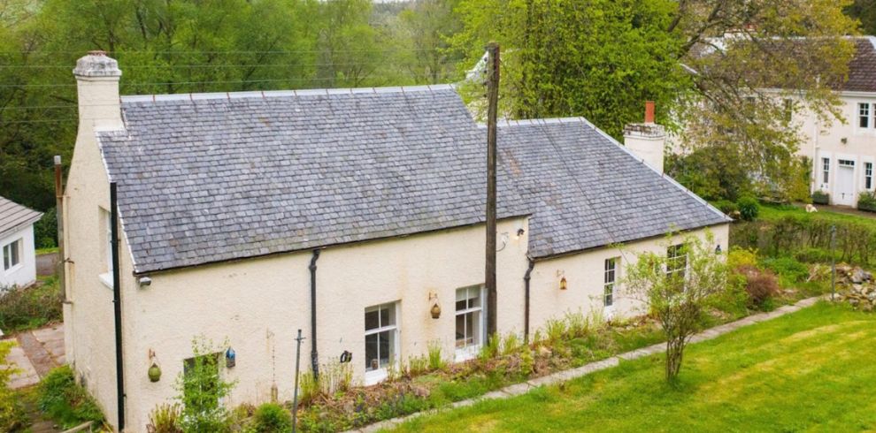 A tranquil self‑catering getaway set in the peaceful surroundings of Barrhill. The property currently offers a beautifully presented one‑bedroom detached house, with plans underway to expand to a spacious three‑bedroom retreat. Ideal for guests seeking a relaxing stay in South Ayrshire with easy access to local countryside, walking routes, and nearby attractions.