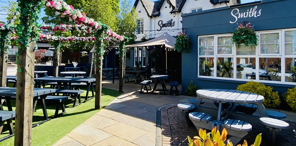 smiths_bar_02